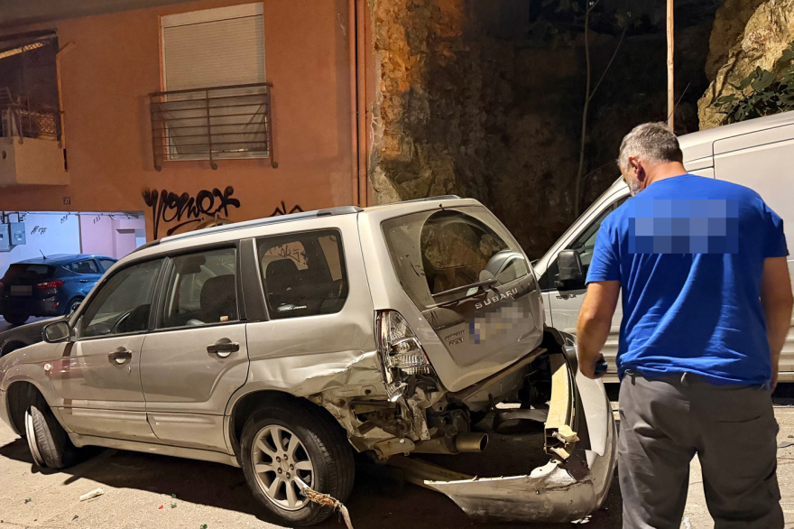 Σοβαρό τροχαίο στο Παγκράτι: Νεκρή μία γυναίκα που παρασύρθηκε μετά από σύγκρουση δύο αυτοκινήτων, δείτε βίντεο και φωτογραφίες