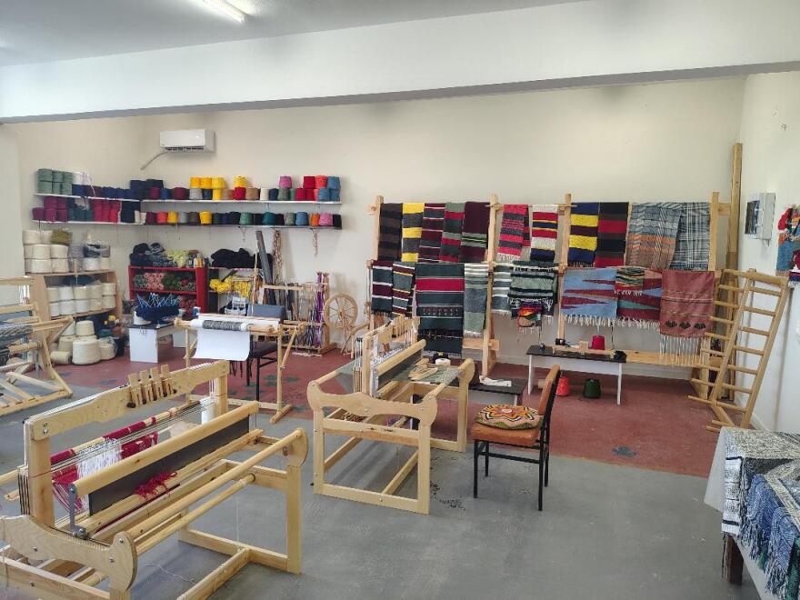 Πανεπιστήμιο Δυτικής Αττικής: Διοργανώνει έκθεση με έργα υφαντικής από όλη την Ελλάδα 