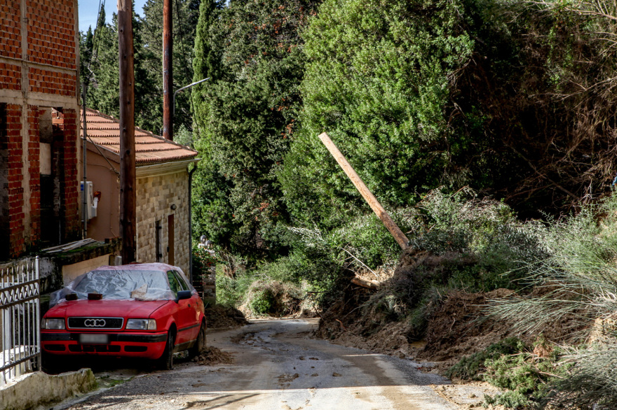 Εικόνες από το σαρωτικό πέρασμα της κακοκαιρίας στη Δυτική Ελλάδα - Πλημμυρισμένα σπίτια, κατεστραμμένοι δρόμοι και κατολισθήσεις