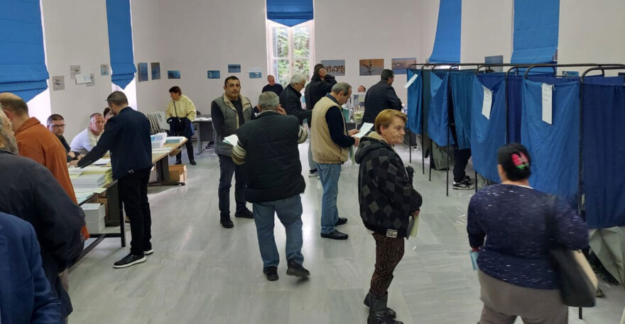 Ομαλά και με μεγάλη συμμετοχή συνεχίζονται οι εσωκομματικές εκλογές της ΝΔ, στις 19:00 κλείνουν οι κάλπες - Δείτε φωτογραφίες