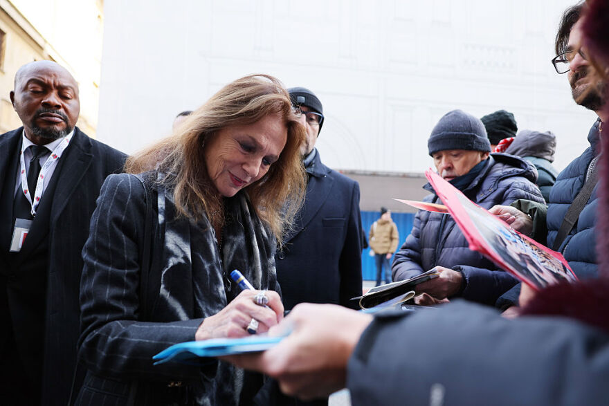 H γοητευτική εμφάνιση της Ζακλίν Μπισέ στο Τορίνο - Η 81χρονη ηθοποιός έλαβε τιμητική διάκριση