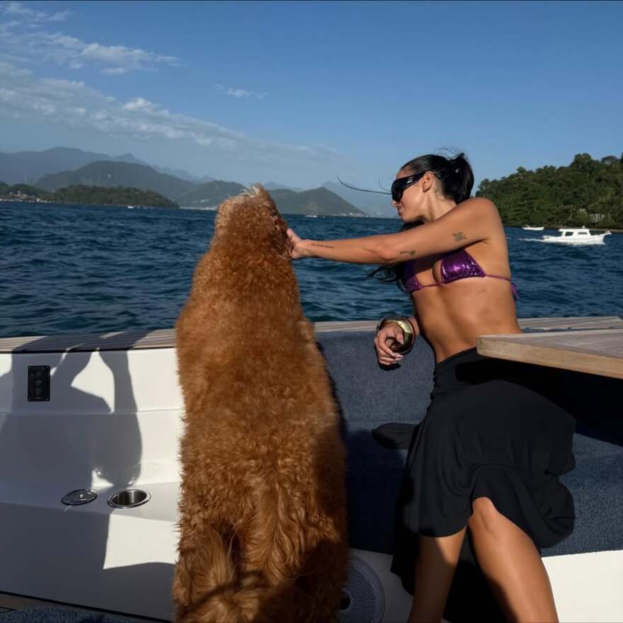 Δεν έχασε την ευκαιρία να βάλει το μπικίνι της η Ντούα Λίπα - Πήγε στη διάσημη παραλία της Ιπανέμα, δείτε φωτογραφίες