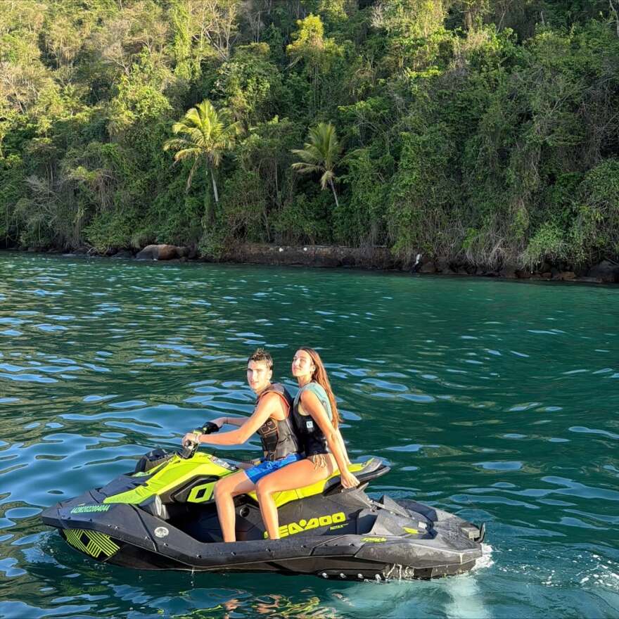 Δεν έχασε την ευκαιρία να βάλει το μπικίνι της η Ντούα Λίπα - Πήγε στη διάσημη παραλία της Ιπανέμα, δείτε φωτογραφίες