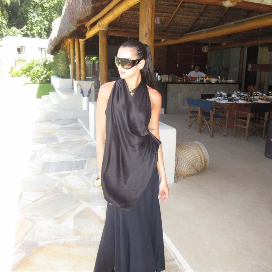 Δεν έχασε την ευκαιρία να βάλει το μπικίνι της η Ντούα Λίπα - Πήγε στη διάσημη παραλία της Ιπανέμα, δείτε φωτογραφίες