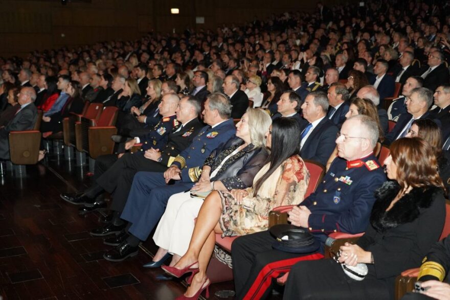 Λαμπρή εκδήλωση παρουσία Δένδια για την ημέρα των Ενόπλων Δυνάμεων στο Μέγαρο Μουσικής