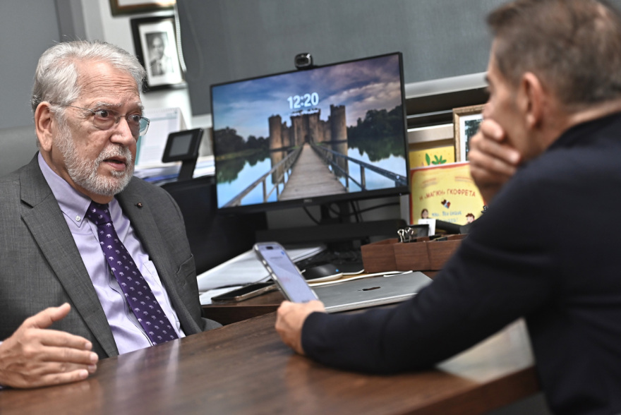 Ο καθηγητής Χρούσος στον Δανίκα: «Είμαστε φτιαγμένοι να ζούμε 132 χρόνια αλλά δεν τα καταφέρνουμε λόγω στρες»