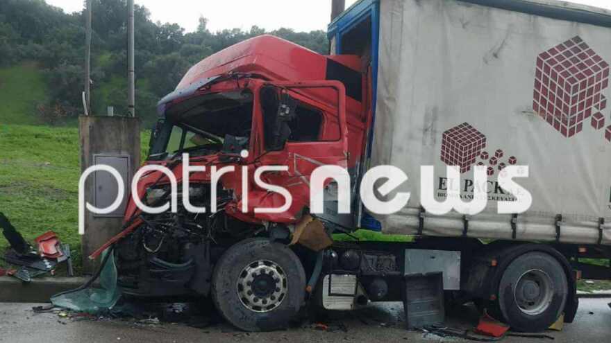 Σοβαρό τροχαίο στην Πατρών - Πύργου: Δύο νταλίκες συγκρούστηκαν με σφοδρότητα, τραυματίστηκε ένας οδηγός