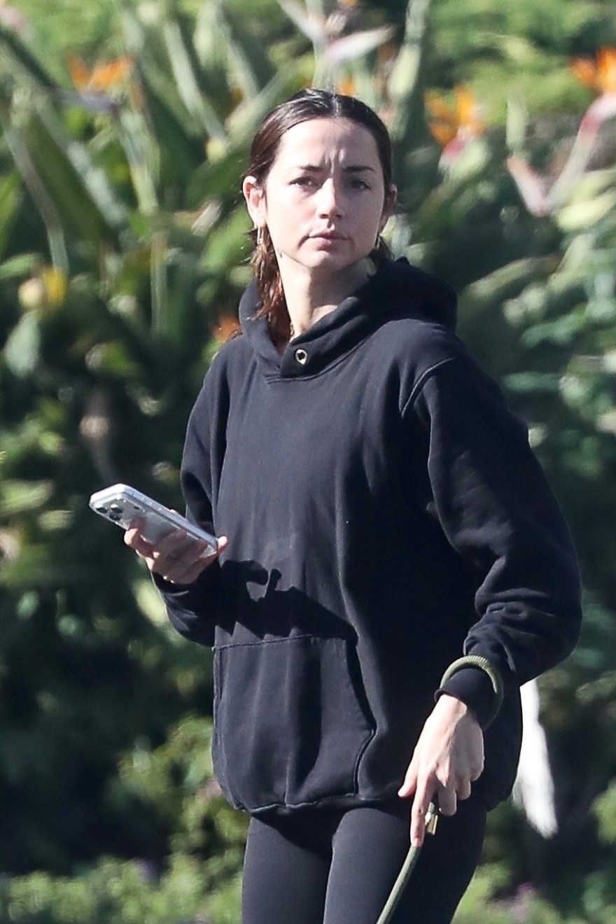 Η Άνα ντε Άρμας χωρίς μακιγιάζ στους δρόμους του Λος Άντζελες - Δείτε φωτογραφίες