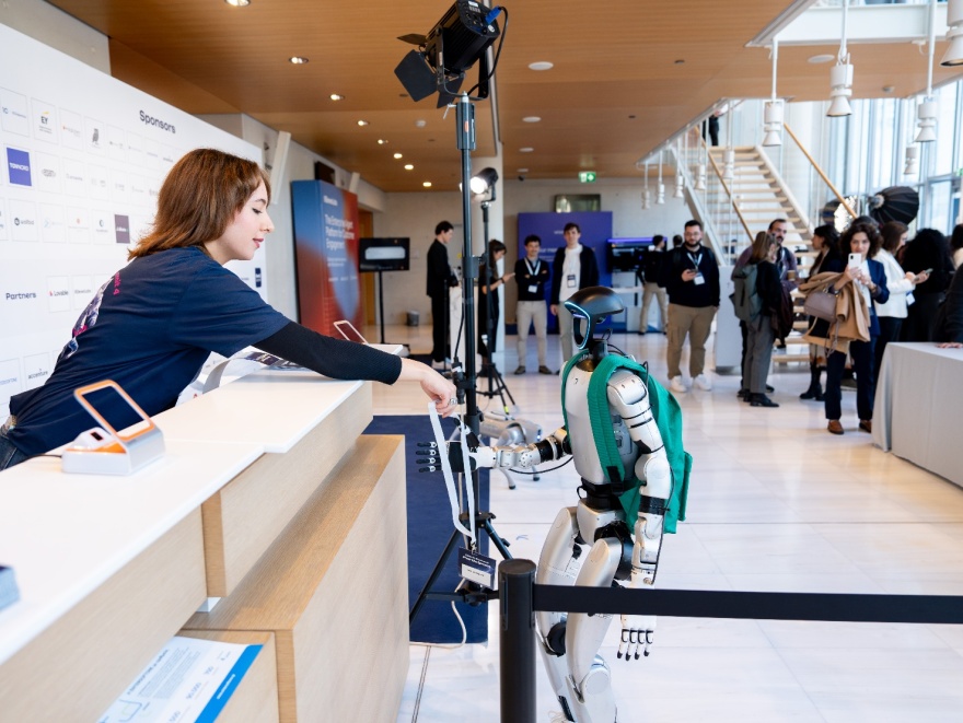 Η Τεχνητή Νοημοσύνη «μιλά» και ελληνικά - Το πρώτο LLM στη γλώσσα μας παρουσίασε η KIEFER
