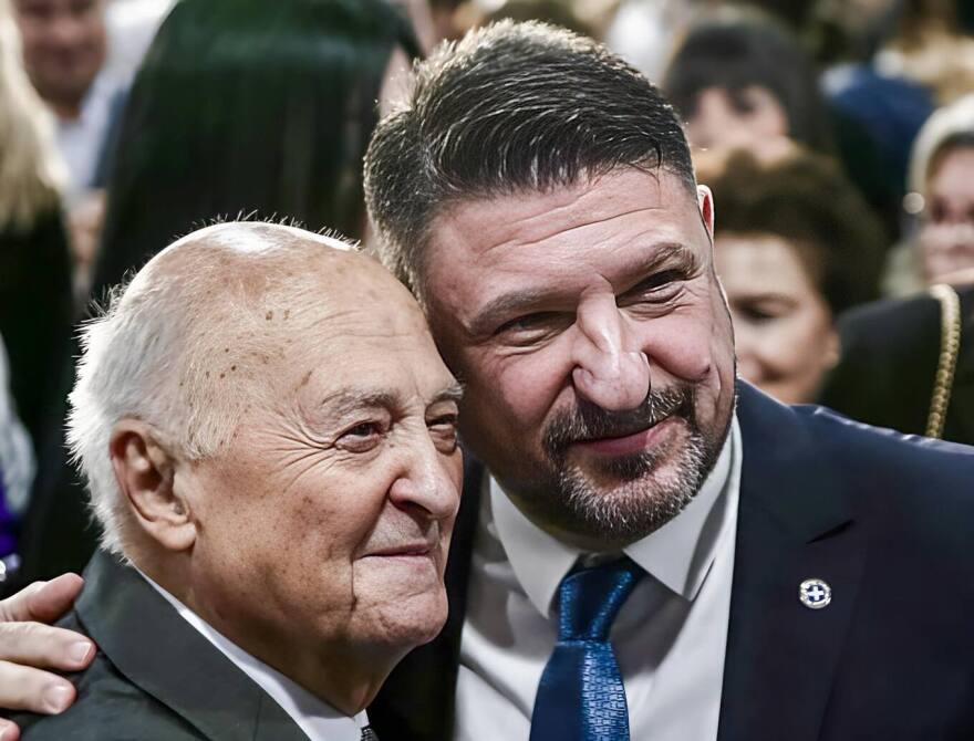 Ο Νίκος Χαρδαλιάς είπε το τελευταίο αντίο στον πατέρα του - Συγγενείς, φίλοι και υπουργοί στην κηδεία