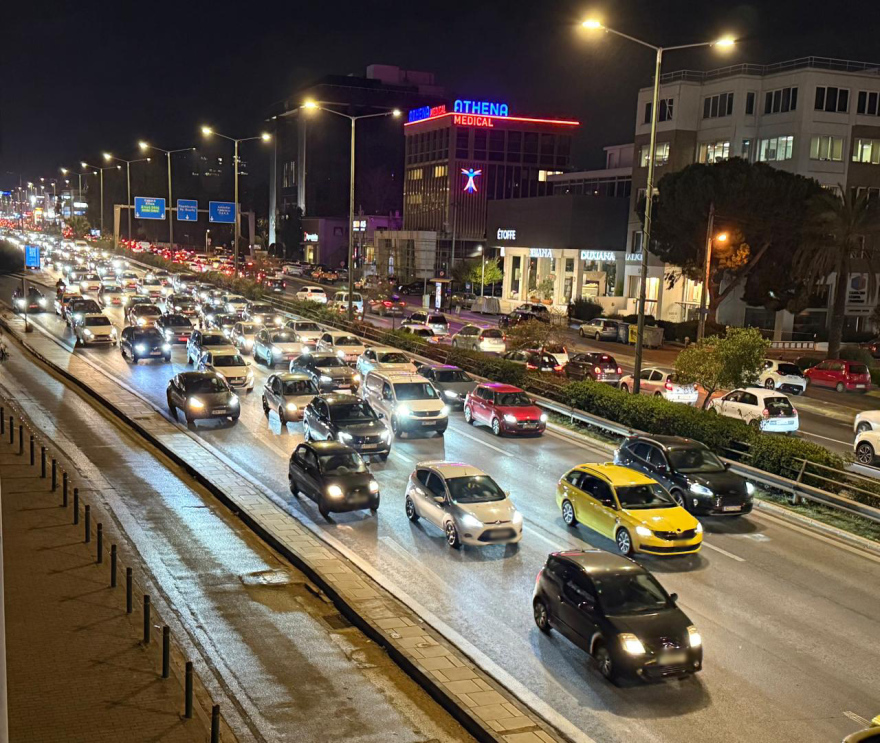 Μεγάλο μποτιλιάρισμα σε όλο το Λεκανοπέδιο για πάνω από 4 ώρες - Ομαλοποιείται σταδιακά η κατάσταση στους δρόμους 