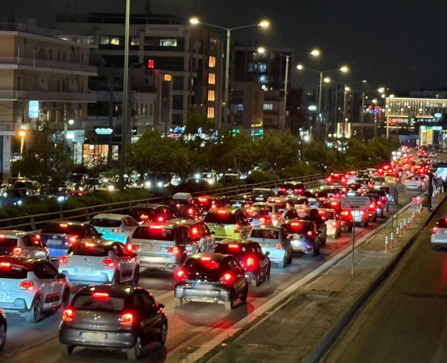 Μεγάλο μποτιλιάρισμα σε όλο το Λεκανοπέδιο για πάνω από 4 ώρες - Ομαλοποιείται σταδιακά η κατάσταση στους δρόμους 