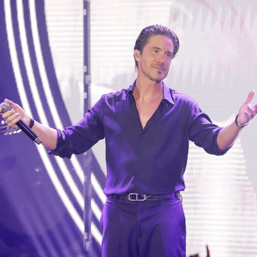 Πρεμιέρες και συνεργασίες μεγάλων ονομάτων στις πίστες «ζεσταίνουν» την αθηναϊκή νύχτα εν όψει των εορταστικών ρεβεγιόν - Ποιους θα δείτε και πού