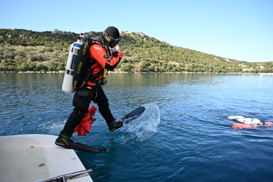 Ίδρυμα Λασκαρίδη και Healthy Seas καθάρισαν εγκαταλελειμμένη ιχθυοκαλλιέργεια στα Μέθανα