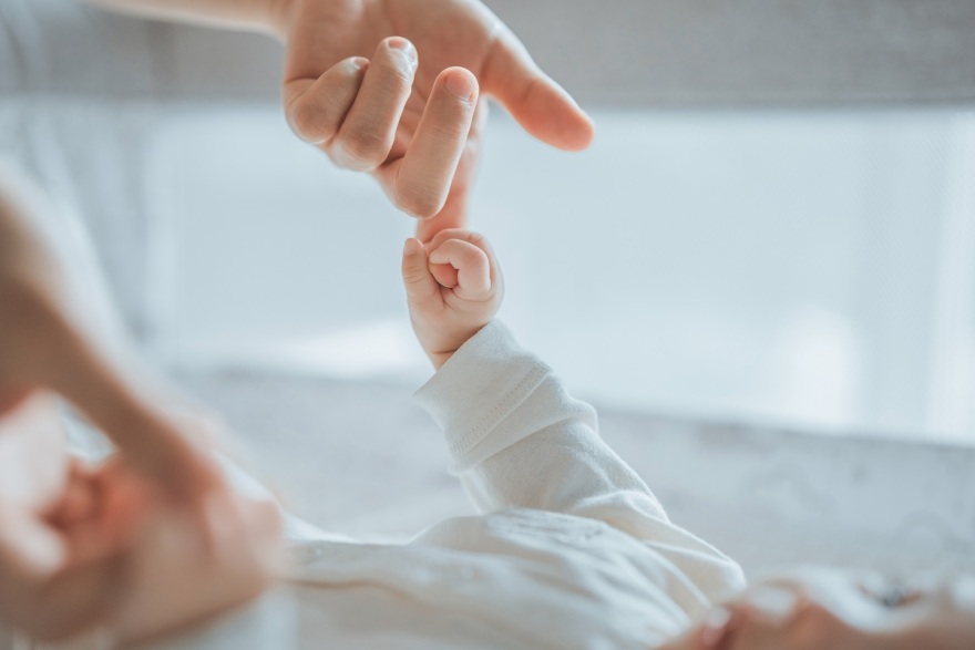 Δημογραφικό: Το εθνικό στοίχημα της επιβίωσης και η ολιστική απάντηση της πολιτείας