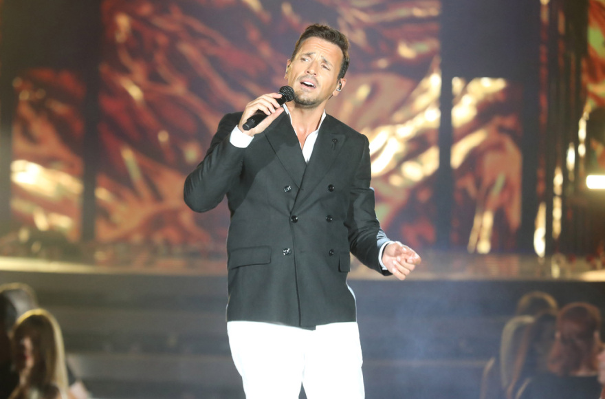 Πρεμιέρες και συνεργασίες μεγάλων ονομάτων στις πίστες «ζεσταίνουν» την αθηναϊκή νύχτα εν όψει των εορταστικών ρεβεγιόν - Ποιους θα δείτε και πού