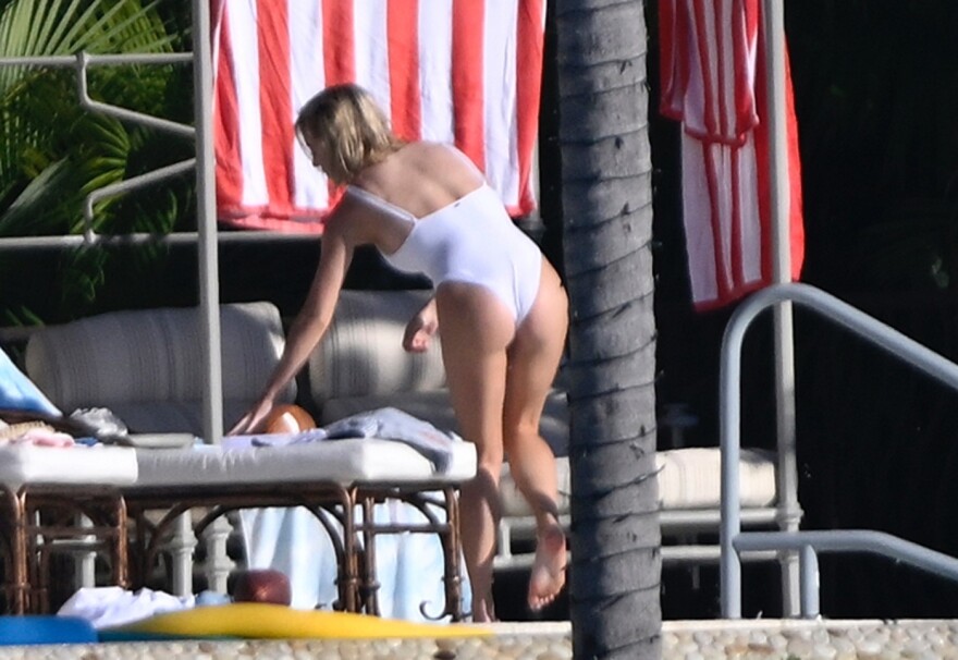 Η Σίντνεϊ Σουίνι απόλαυσε το μπάνιο της με τον σύντροφό της στη Φλόριντα 