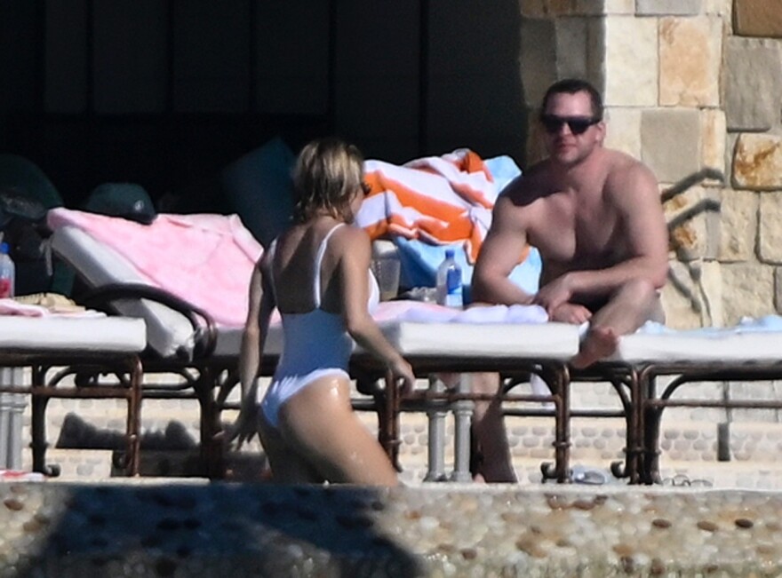 Η Σίντνεϊ Σουίνι απόλαυσε το μπάνιο της με τον σύντροφό της στη Φλόριντα 