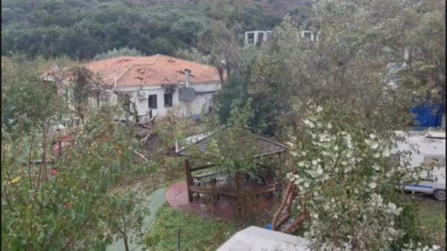 Ανεμοστρόβιλος προκάλεσε καταστροφές σε σπίτια και επιχειρήσεις στη Φοινικούντα - Δείτε φωτογραφίες και βίντεο