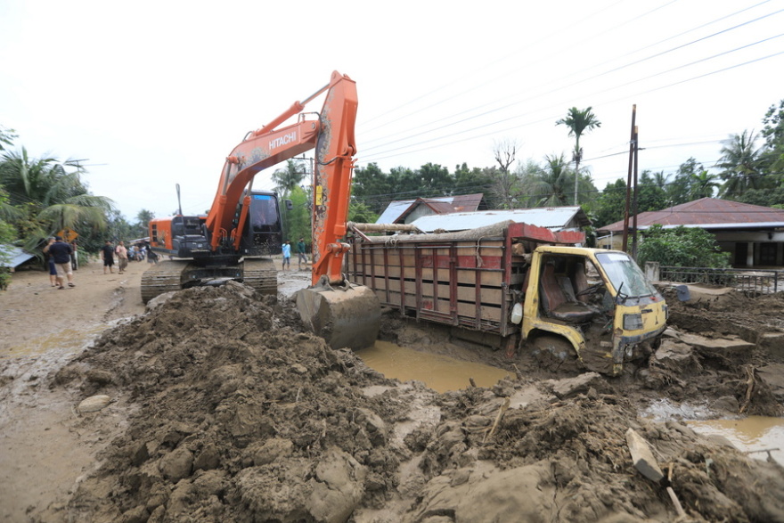 Πάνω από 370 νεκροί σε Ταϊλάνδη, Ινδονησία και Σρι Λάνκα λόγω πλημμυρών και κατολισθήσεων - Δείτε βίντεο και φωτογραφίες