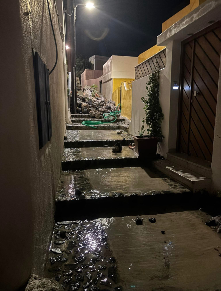 Kακοκαιρία Adel: Μεγάλες ζημιές στη Σαντορίνη - Κατολισθήσεις, πλημμύρες και κατάρρευση τοιχίου