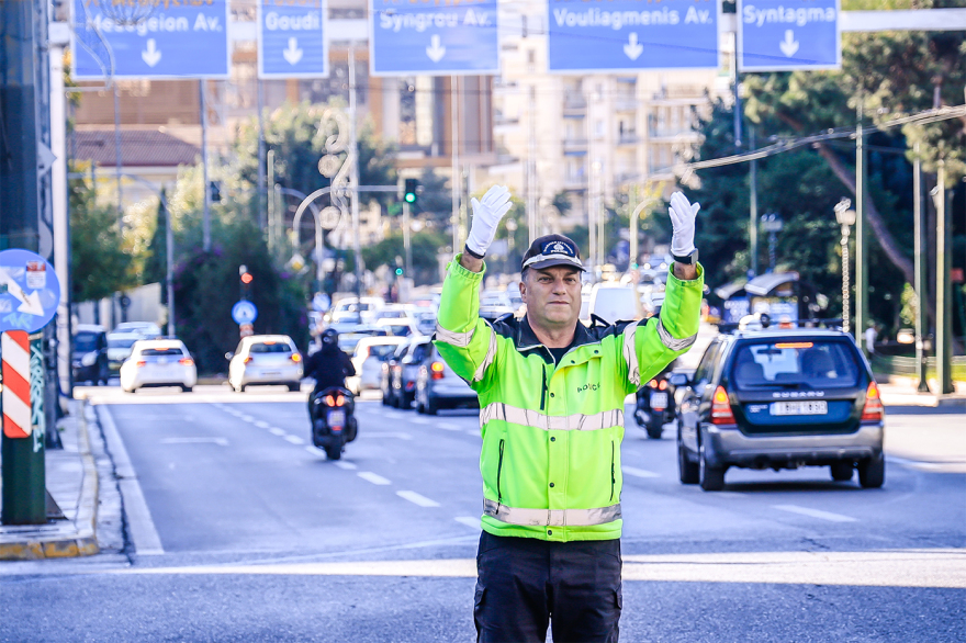 Αποστρατεύεται μετά από 35 χρόνια ο εμβληματικός τροχονόμος της Κηφισίας, Σπύρος Μερτζανίδης
