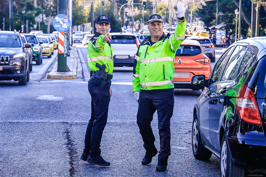 Αποστρατεύεται μετά από 35 χρόνια ο εμβληματικός τροχονόμος της Κηφισίας, Σπύρος Μερτζανίδης
