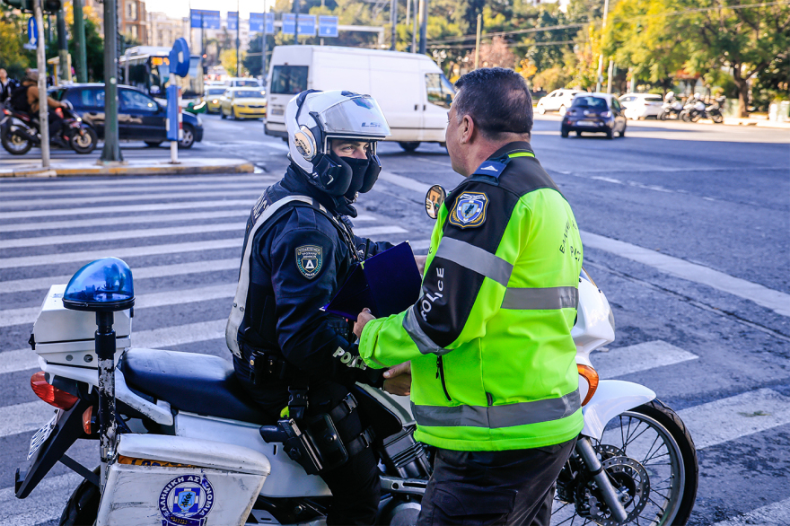 Αποστρατεύεται μετά από 35 χρόνια ο εμβληματικός τροχονόμος της Κηφισίας, Σπύρος Μερτζανίδης
