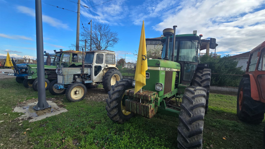 Ξεκίνησαν οι αγροτικές κινητοποιήσεις με μπλόκα σε Λάρισα, Καρδίτσα και Τρίκαλα