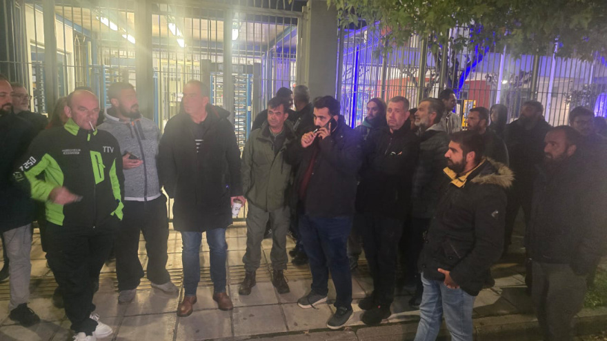 Κομμένη στα δύο η χώρα από τις κινητοποιήσεις των αγροτών: Κλειστή η ΠΑΘΕ και ο Ε-65, συγκέντρωση διαμαρτυρίας στη Λάρισα για τις συλλήψεις