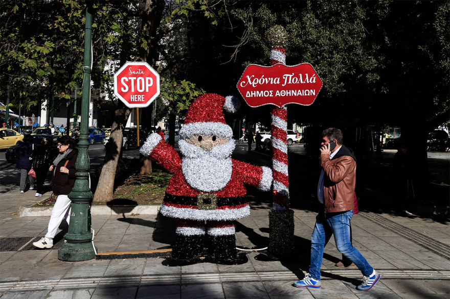 Κυριακή με ανοιχτά καταστήματα: «Βουλιάζει» η Ερμού, συνεχίζονται οι προσφορές της Black Friday - Δείτε εικόνες