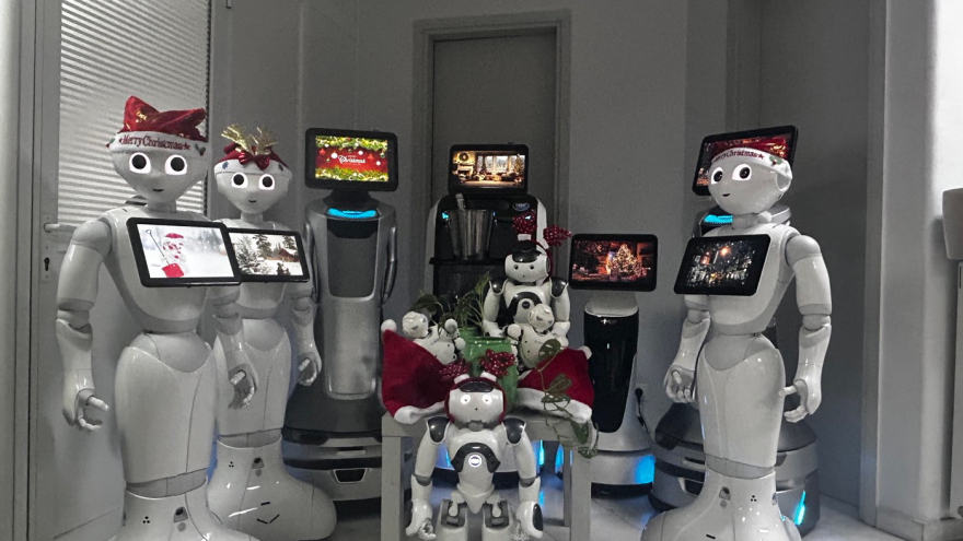 Ρομπότ κάνουν πρόβες για να πουν τα κάλαντα στη Θεσσαλονίκη - Δείτε φωτογραφίες