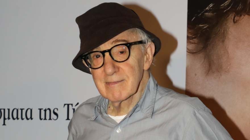 Ο Γούντι Άλεν 90άρησε: Η ζωή, οι ταινίες και η καριέρα ενός δημιουργού που άλλαξε την κωμωδία