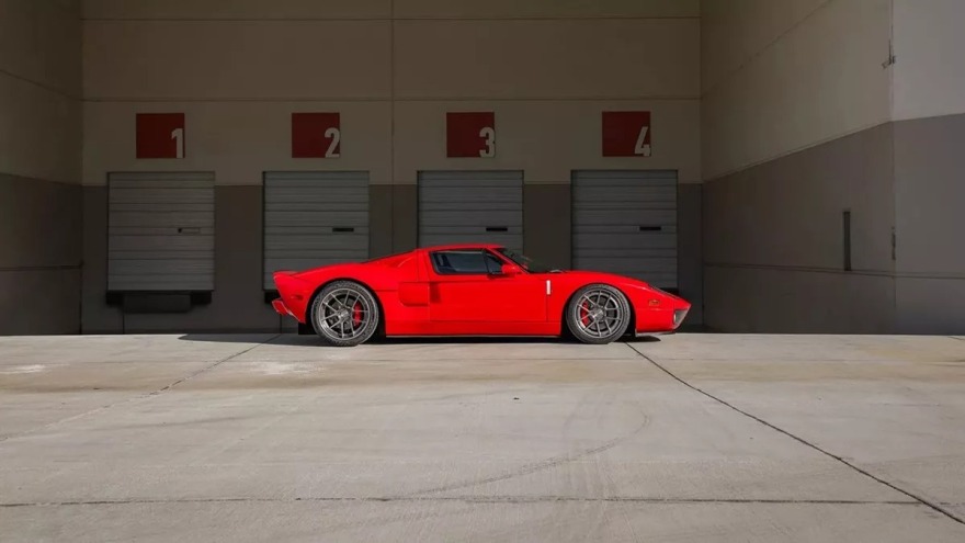 251128143602_ford-gt-walker-2