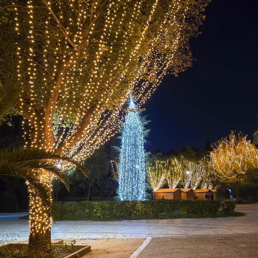 Πεδίον του Άρεως - Χριστούγεννα 2025: Εντυπωσιακό το γιορτινό χωριό - Δείτε το ωράριο και το πρόγραμμα