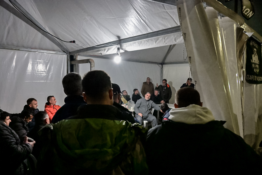 Μπλόκα σε Νίκαια, Μάλγαρα και Ε65 - «Ήρθαμε για να μείνουμε» λένε οι αγρότες και κλιμακώνουν τις κινητοποιήσεις