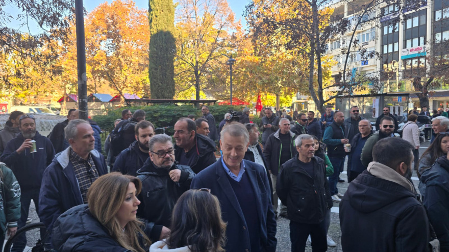 Λάρισα: Στα δικαστήρια οι αγρότες που συνελήφθησαν χθες στο μπλόκο της Νίκαιας - Τρακτέρ και αγρότες στο σημείο