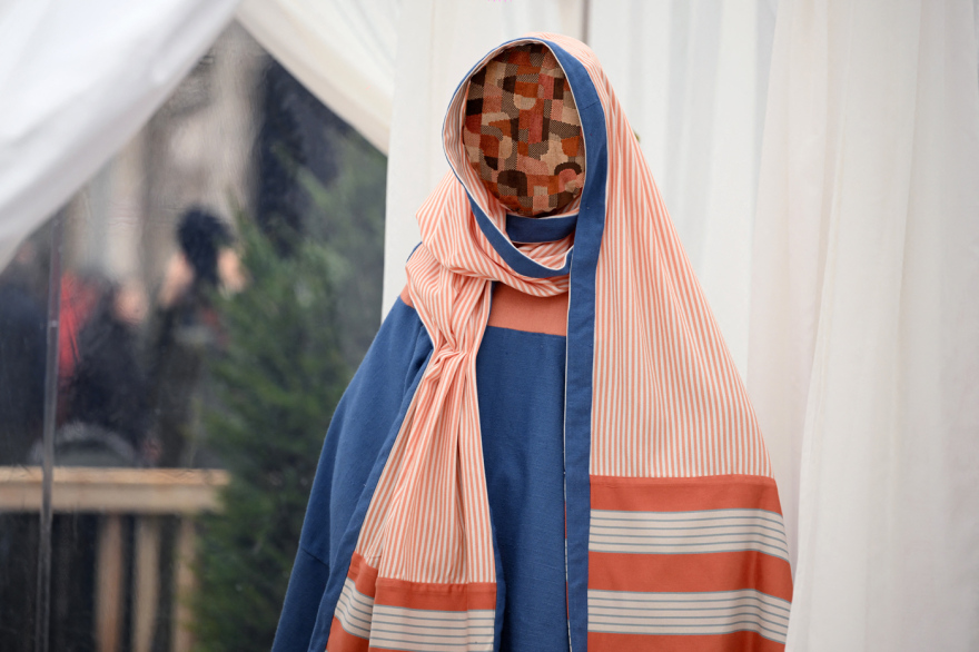 Συμπεριληπτική φάτνη με Μαρία, Ιωσήφ, μάγους και μικρό Χριστό... χωρίς πρόσωπα - Σωρεία αντιδράσεων, βάνδαλοι «αποκεφάλισαν» το Θείο Βρέφος