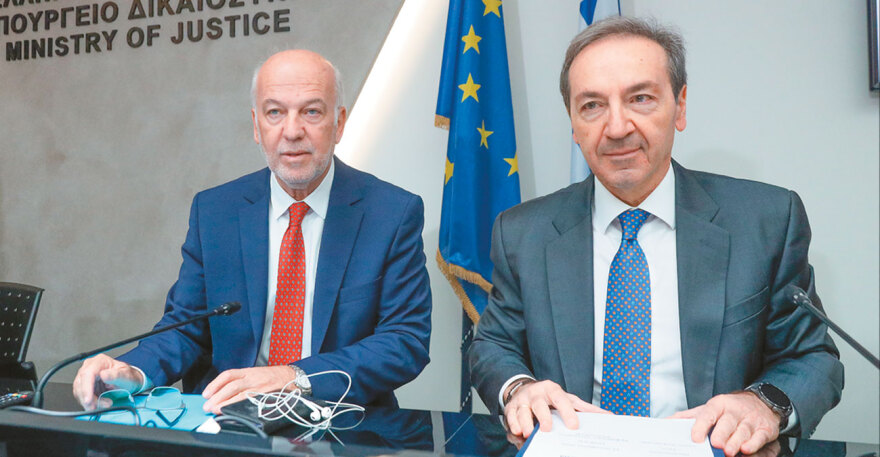 Κληρονομικό δίκαιo: Τι αλλάζει στις κληρονομιές και τις διαθήκες - Δείτε παραδείγματα για όλες τις περιπτώσεις