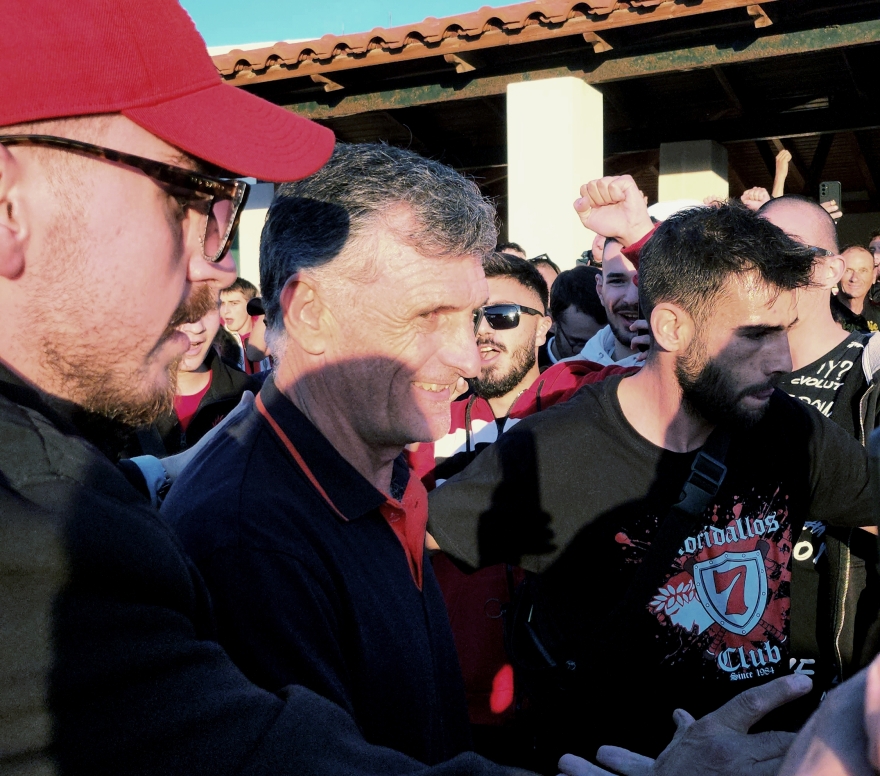 Ολυμπιακός: «Τρέλα» κατά την άφιξη της ομάδας στη Σύρο - Βίντεο, φωτογραφίες 