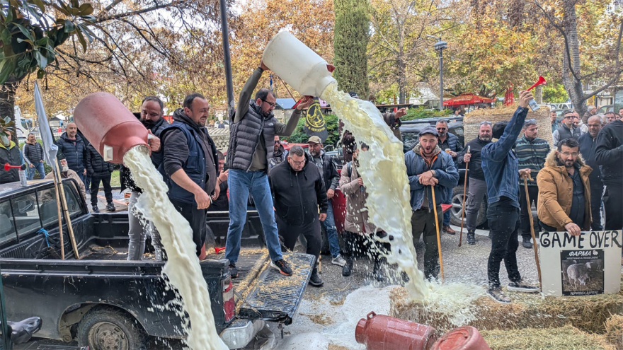 Στα μπλόκα και σήμερα οι αγρότες: Αποκλεισμένα τα σύνορα στον σταθμό των Ευζώνων, θα κλείσουν και λιμάνια - Θα υπάρξουν συνέπειες, απαντά ο Χρυσοχοΐδης
