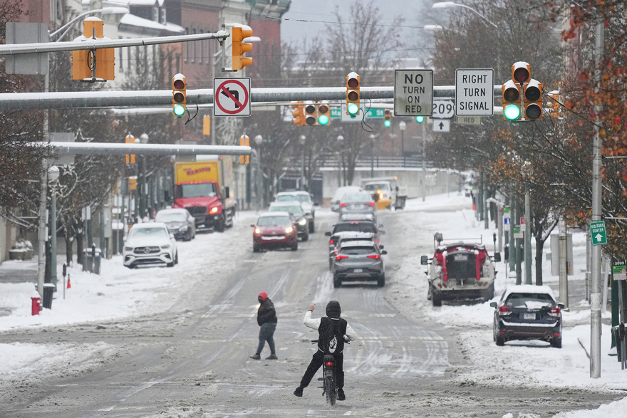 Χειμερινή καταιγίδα σαρώνει τις ΗΠΑ, σοβαρά προβλήματα σε δρόμους και αεροδρόμια