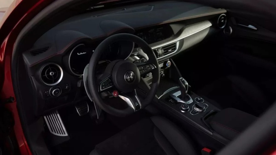 251202104511_alfa-romeo-stelvio