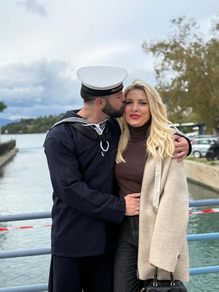 Ο Άγγελος Λάτσιος στο Πολεμικό Ναυτικό με σύσσωμη την οικογένειά του, δείτε τις φωτογραφίες με τη Μενεγάκη, τον Λάτσιο και τον Ματέο Ο Άγγελος Λάτσιος στο Πολεμικό Ναυτικό με σύσσωμη την οικογένειά του, δείτε τις φωτογραφίες με τη Μενεγάκη, τον Λάτσιο και τον Ματέο