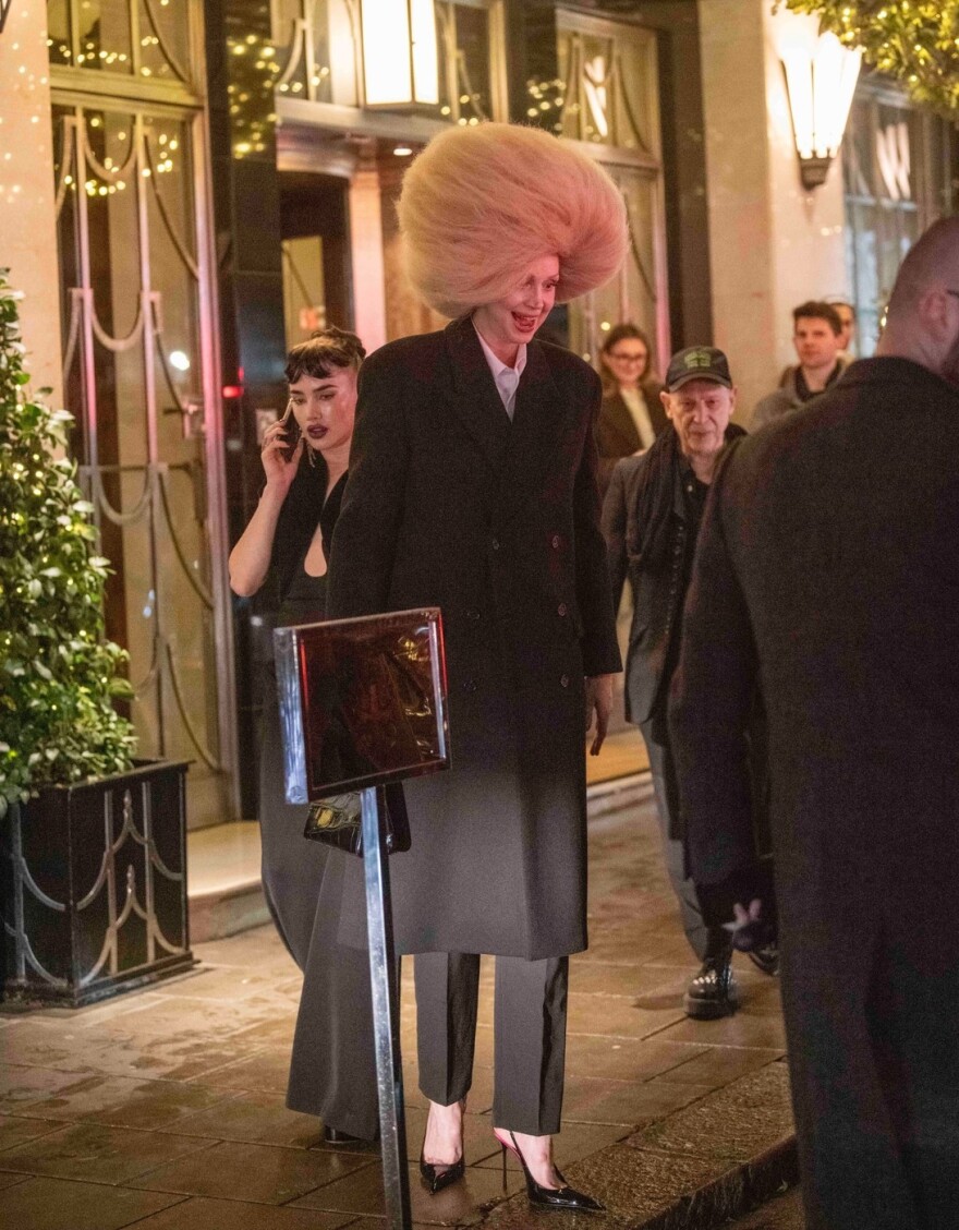 Γκουέντολιν Κρίστι: Η εκκεντρική εμφάνιση που θύμισε μαλλί της γριάς