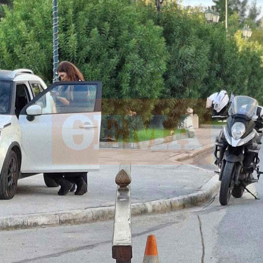 Βάνα Μπάρμπα: Της έκοψαν κλήση για παράνομο παρκάρισμα - Το όχημά της ήταν σταθμευμένο χωρίς πινακίδες
