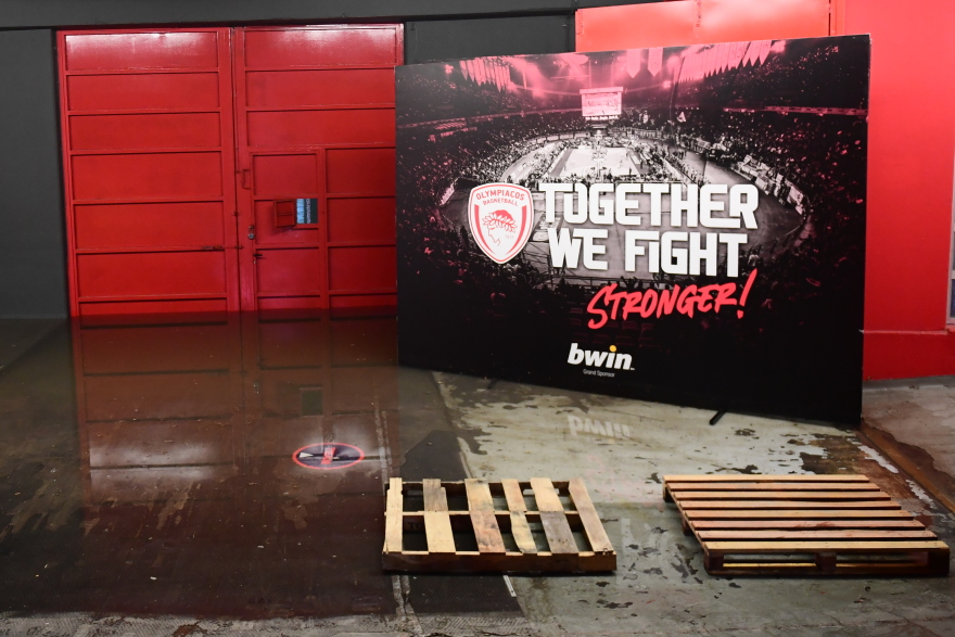 Προς αναβολή το Ολυμπιακός - Φενέρ λόγω της κακοκαιρίας που πλήττει την Αττική - Πλημμύρισαν οι εξωτερικοί χώροι του ΣΕΦ, φωτογραφίες 