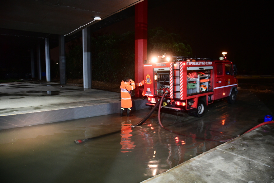 Αναβλήθηκε λόγω της κακοκαιρίας το παιχνίδι του Ολυμπιακού με τη Φενέρ στο ΣΕΦ, δείτε βίντεο 