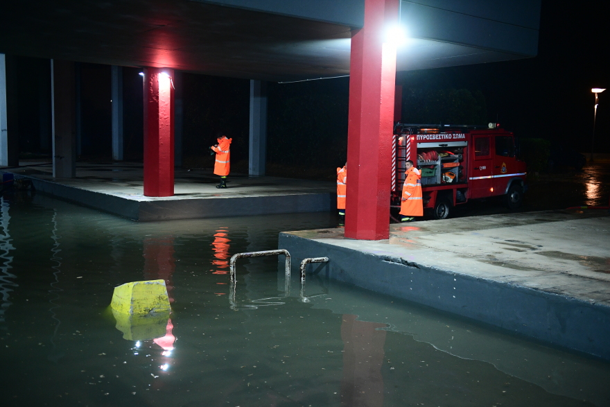 Αναβλήθηκε λόγω της κακοκαιρίας το παιχνίδι του Ολυμπιακού με τη Φενέρ στο ΣΕΦ 