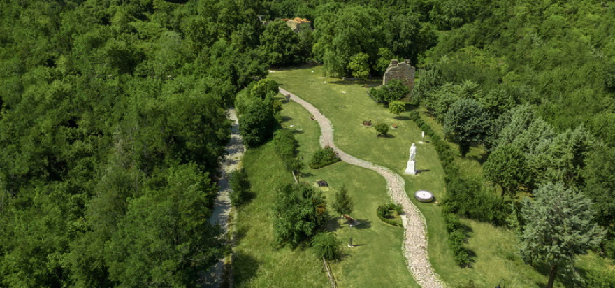 Πολυτέλεια με σεβασμό στη φύση και τους προορισμούς: Μια βιώσιμη εμπειρία φιλοξενίας στην Χαλκιδική από το Sani Resort και την Volvo